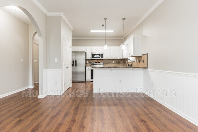 Foto del edificio - 2104 Amberley Woods Terrace