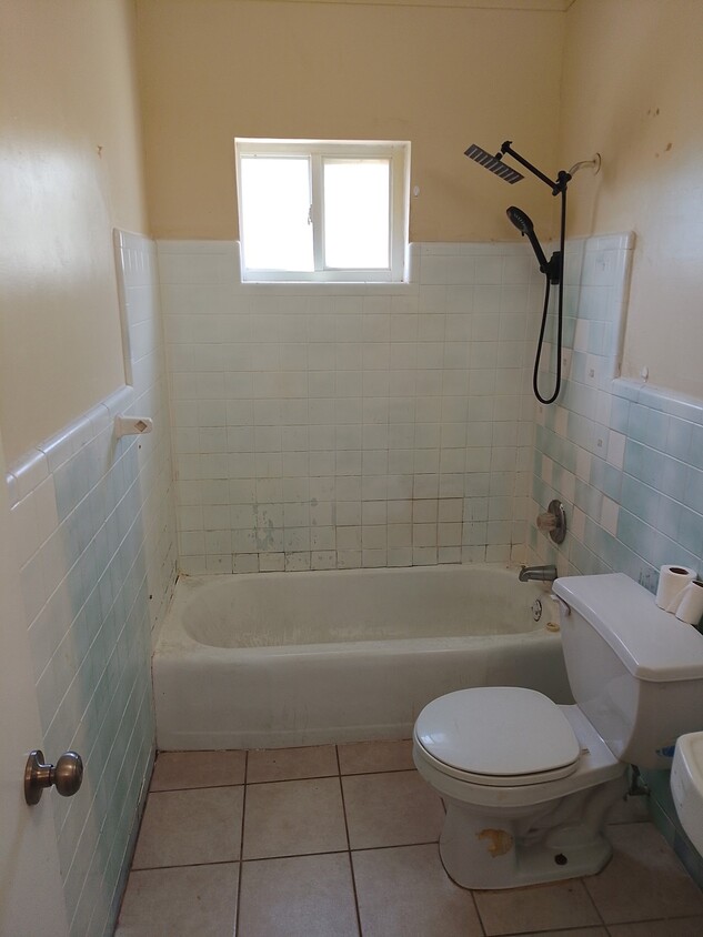 Building Photo - 303 Bridle Path