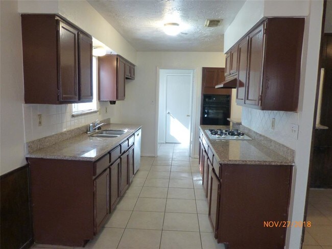 Building Photo - 10531 Huntington Estates Dr