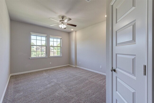 Foto del edificio - 14926 Samuel Springs Ln