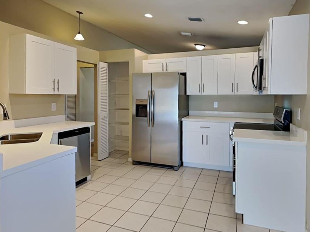 Foto principal - 3400 NW 78th Ave