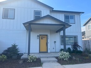 Building Photo - 339 Everett Way