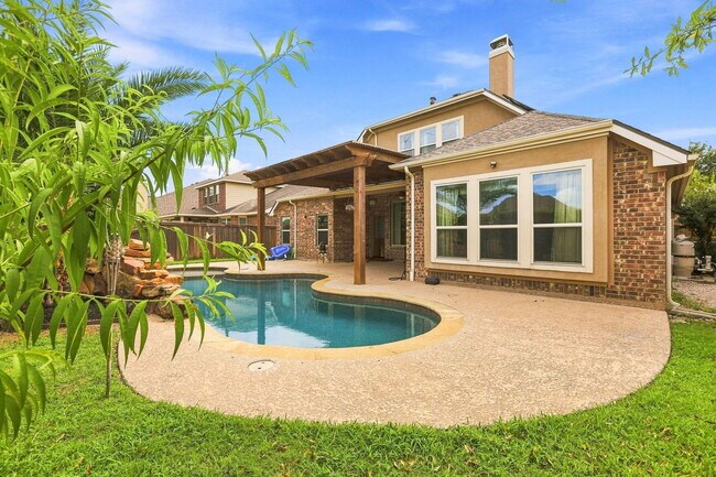 Building Photo - 17915 Creek Bluff Ln