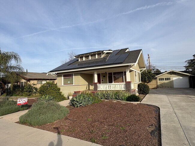 Foto del edificio - Beautiful Visalia Home Available Now!