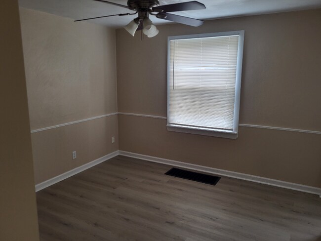 Foto del edificio - 807 Meadow Dr