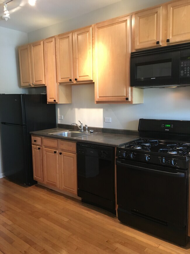 Foto del edificio - 4058 W Warwick Ave