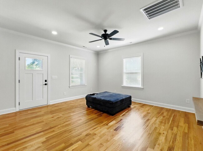 Building Photo - Mount Holly 3 Bedroom Ranch w/ Fenced in B...