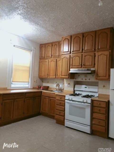 Primary Photo - 32-28-32-30 30th St