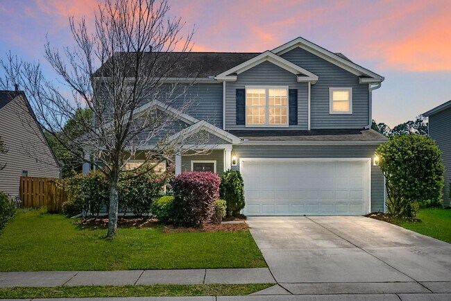 Foto del edificio - Comfortable Living, 4 BR 2.5 BA Home, Two Car Garage