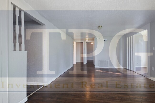 Foto del edificio - Newly Renovated, Pet Friendly Home in KCMO!