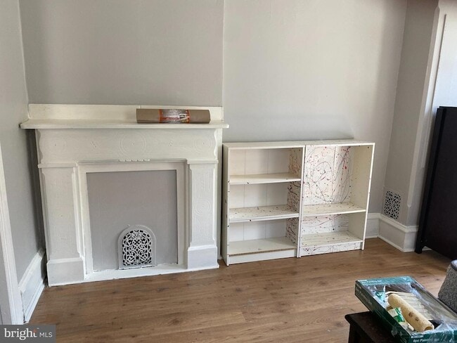 Photo - 1342 W Westmoreland St Apartment