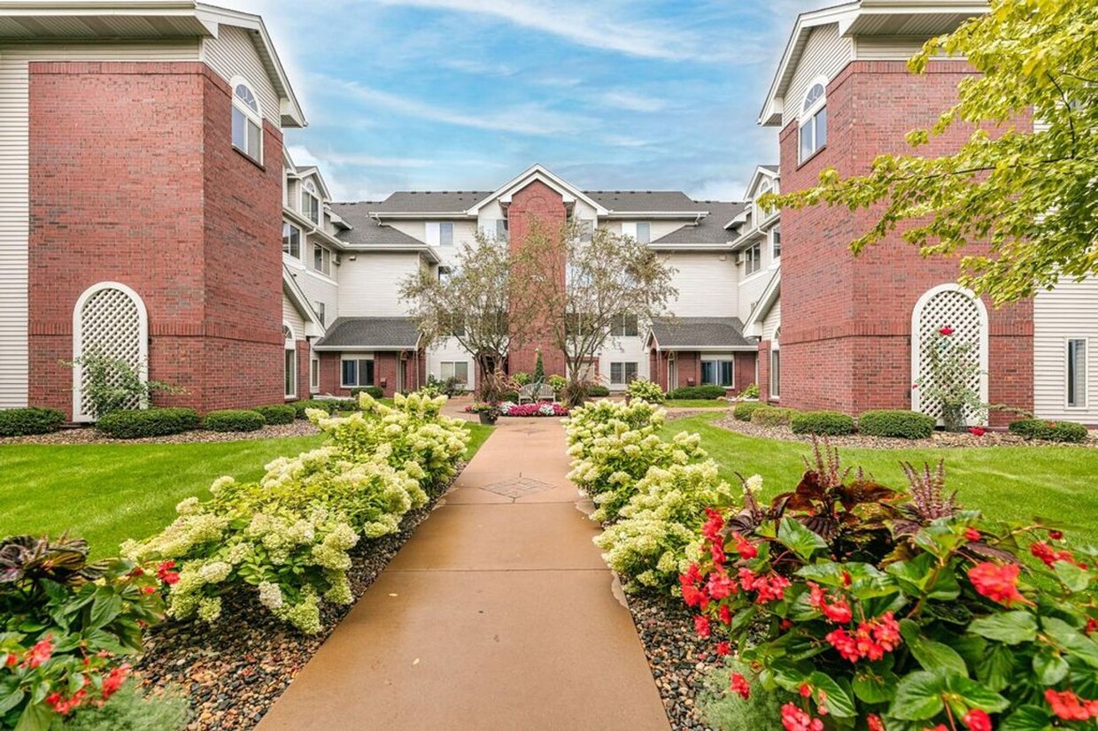 Foto principal - Luxury 2 Bedroom Condo in Centennial Lakes...