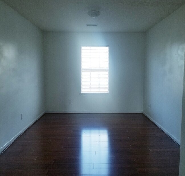 Building Photo - 391 Fox Trot Dr