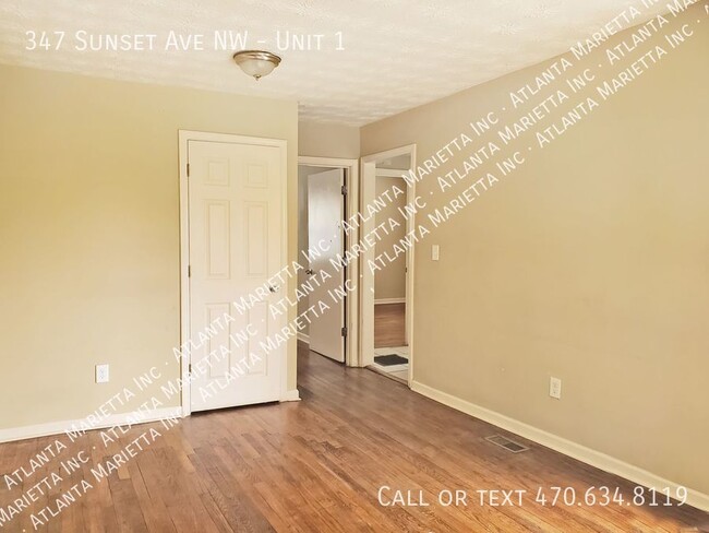 Building Photo - 2 Bedroom 1 Bath Apartment in Vine City - ...