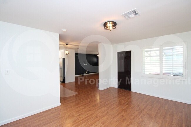 Foto del edificio - 1816 N 74th St