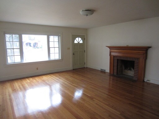 Building Photo - 509 N Aspen St