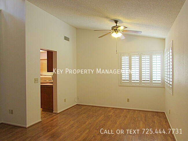Building Photo - MOVE IN READY 3 BEDROOM 2.5 BATH HOME IN G...