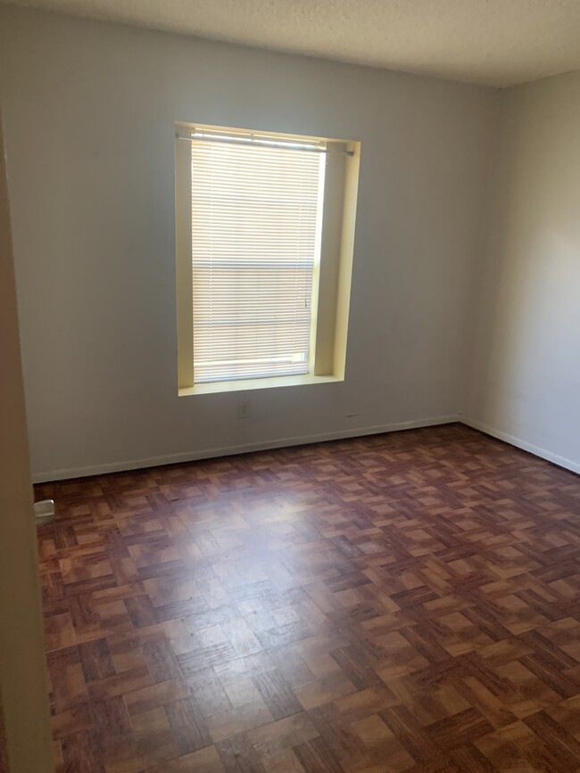 Front Bedroom - 1252 Aladdin Rd