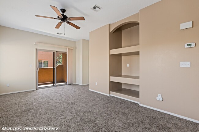 Foto del edificio - 724 Hardy Way