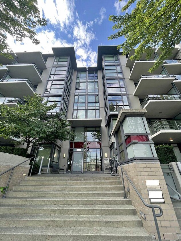 Primary Photo - 750 W 12th Ave