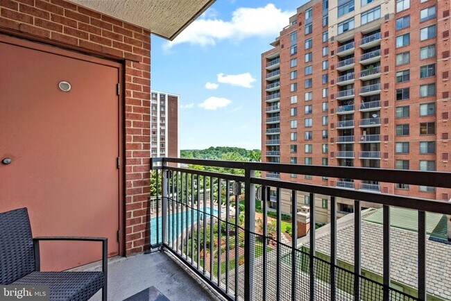 Foto del edificio - 11710 Old Georgetown Rd
