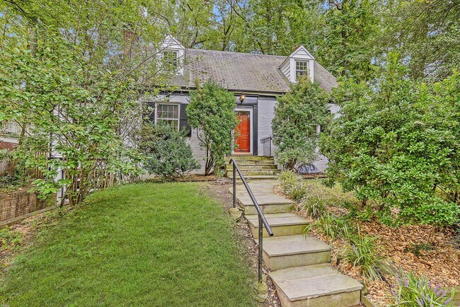 Building Photo - 4 bed 2.5 bath - Silver Spring Colonial - ...