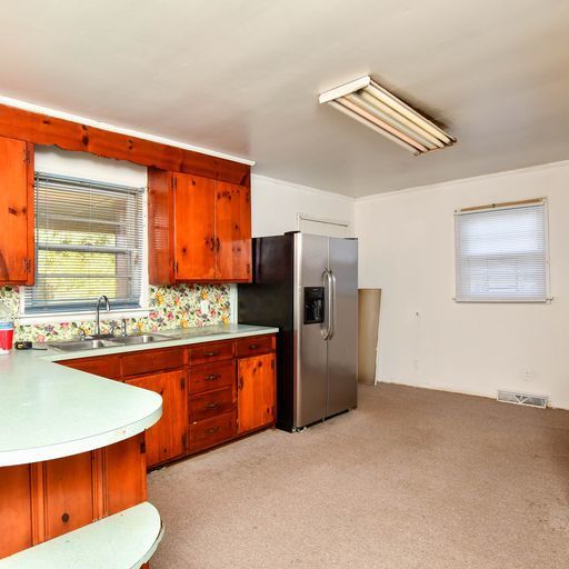 Foto del edificio - Charming 3-Bedroom Brick Ranch Home with S...