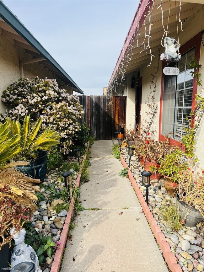 Building Photo - 2 br, 2 bath House - 5895 Woodbine Place