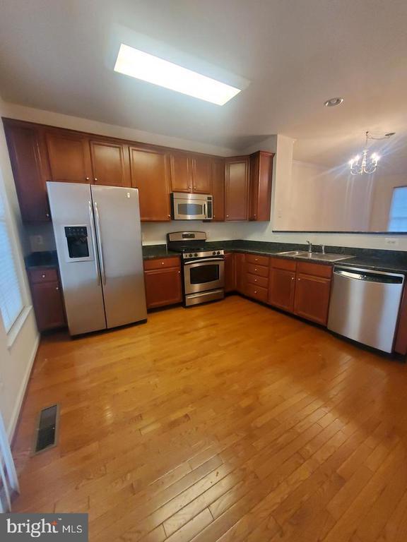 Foto del edificio - 42801 Sykes Terrace