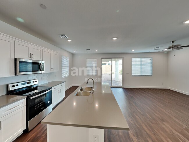 Foto del edificio - 628 N Water St