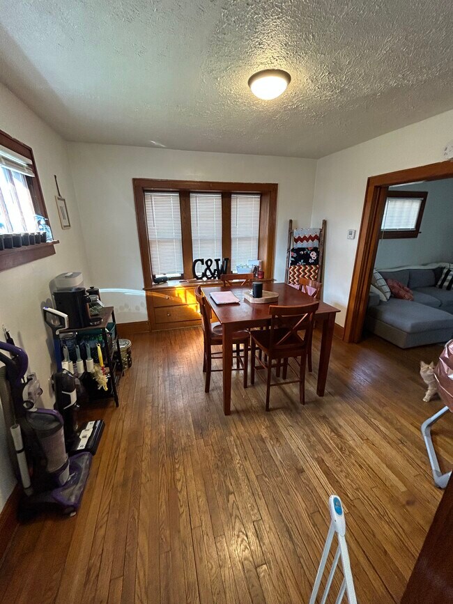 Building Photo - 698 Kling St