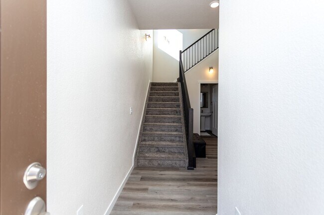 Building Photo - Gorgeous Home in The Villas at Mountain Sh...