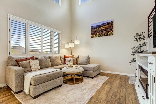 Building Photo - 7731 Canyon Oak Dr