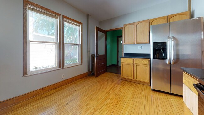 Foto del edificio - Affordable 5-Bedroom House - Close to U of...