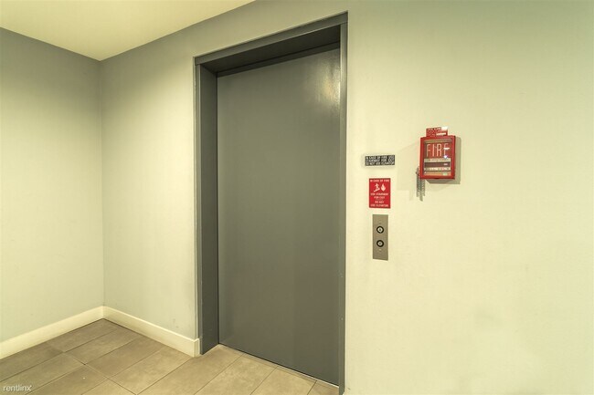 Foto del edificio - 2 br, 2 bath Condo - 1229 East Wilson Aven...