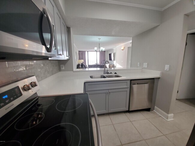 Building Photo - 7205 Thomas Dr