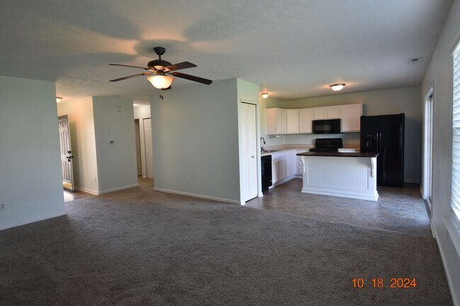 Foto del edificio - Three Bedroom Home in Greenfield