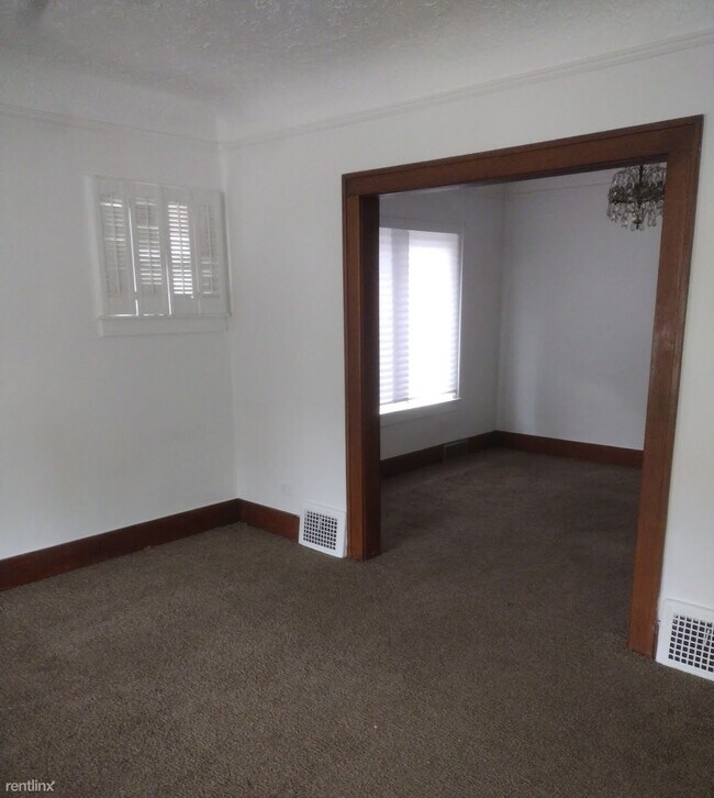 Building Photo - 5 br, 1.5 bath House - 7781 Burnette St