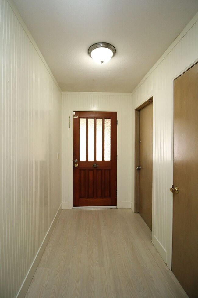 Foto del edificio - Delighfully Charming 3+ bed, 2 Bath Ranch ...