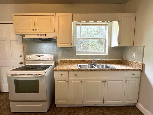 Building Photo - 1206 NW 17th Ave