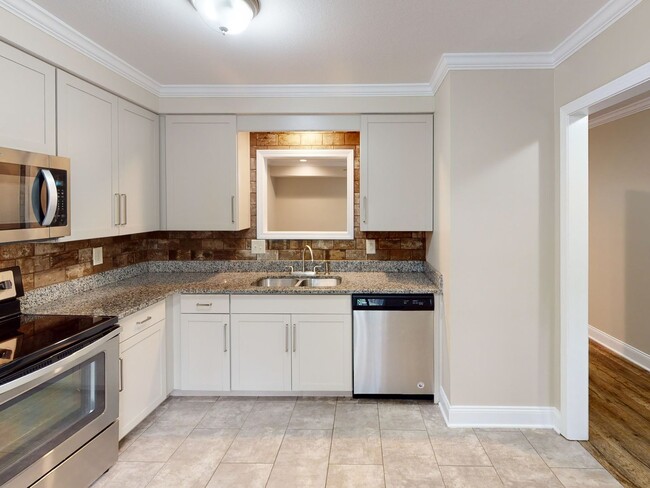 Foto del edificio - Move-in Ready Townhome in Desirable Sango Area