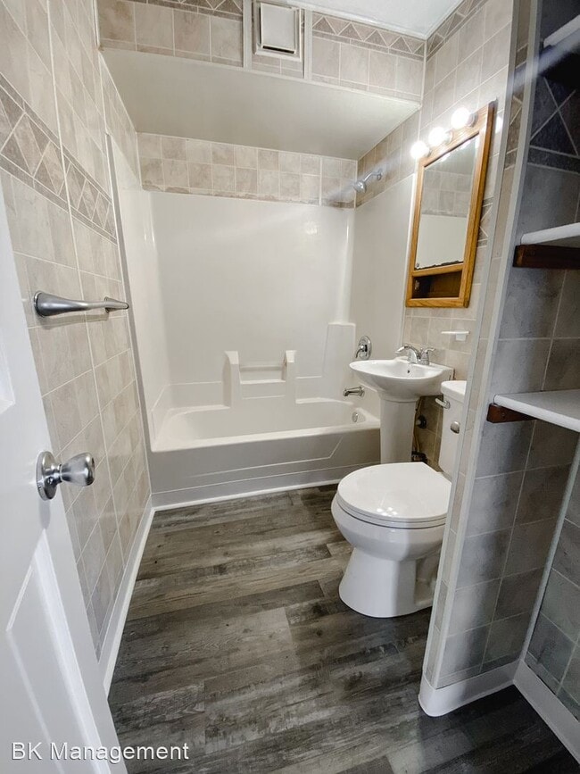 Building Photo - 2 br, 1 bath House - 2107 Ulen Lane