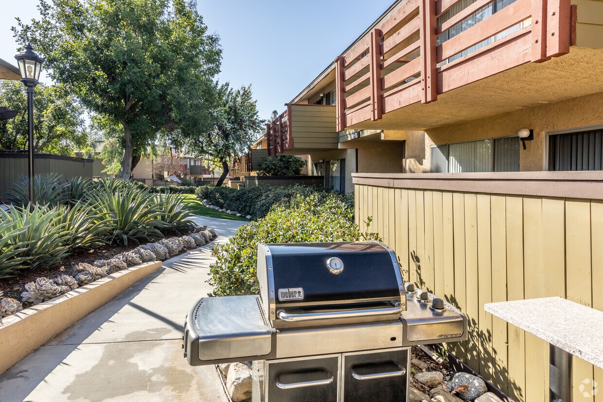 Foothill Village Apartments in Pomona, CA Westside Rentals