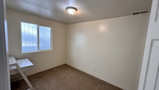 Building Photo - Cozy 1-Bedroom + Garage Retreat, Perfect f...