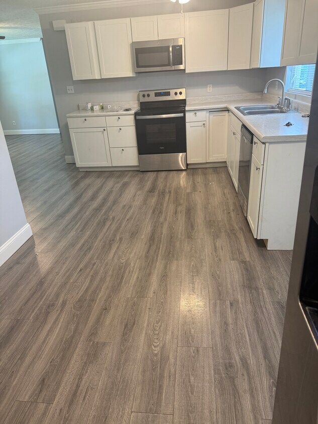 Foto principal - 7001 Maize Dr