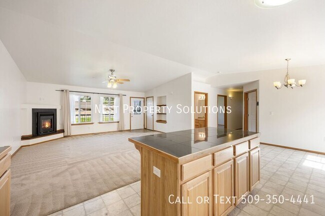 Building Photo - 807 Westshore Dr NE