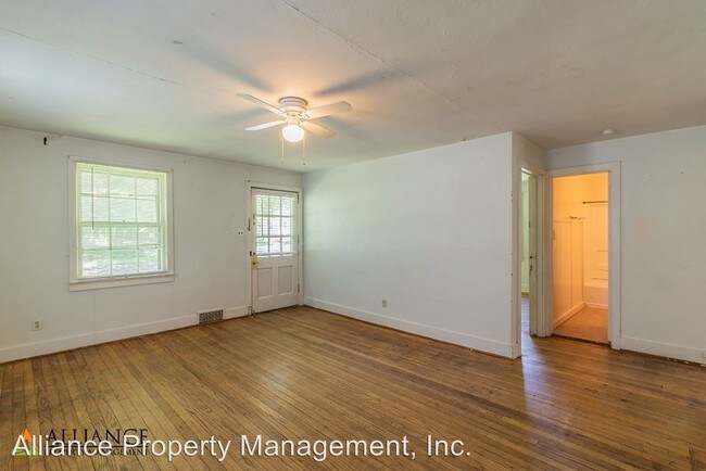 Building Photo - 4 br, 2 bath Room For Rent - 901 Ratone St.