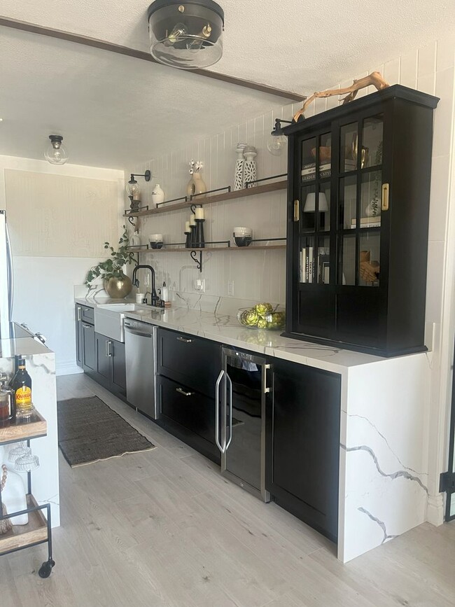 Foto del edificio - 1 Bed 1 Bath In Long Beach