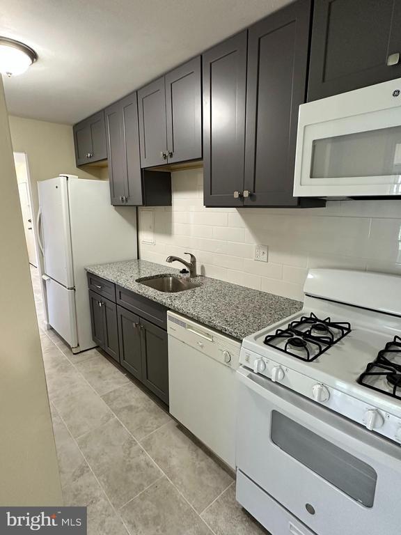 Building Photo - 12207 Braxfield Ct