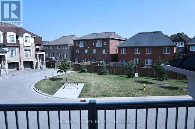 Photo du bâtiment - 10971 Woodbine Ave